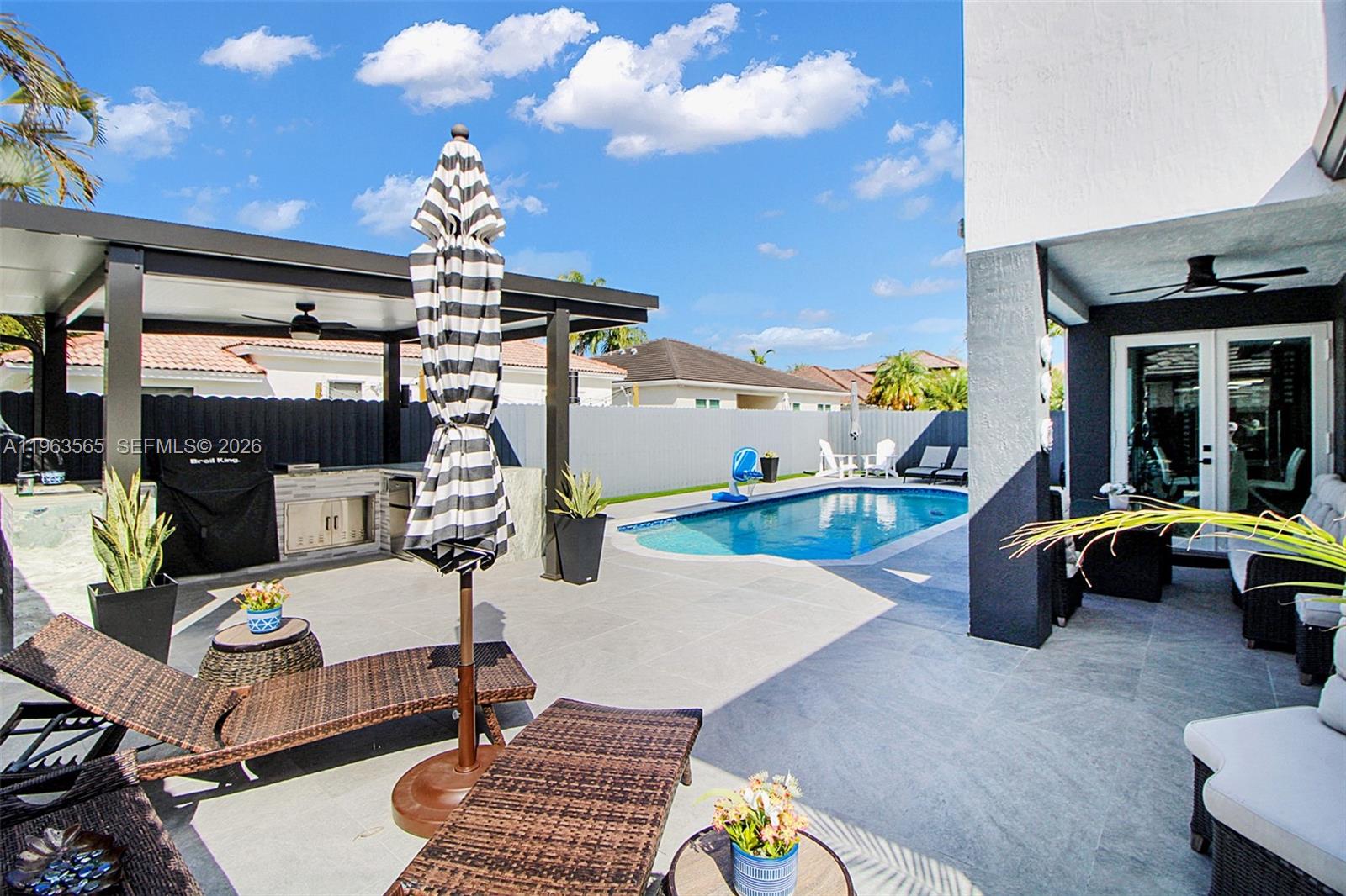 PARADISE REEF - Residential
