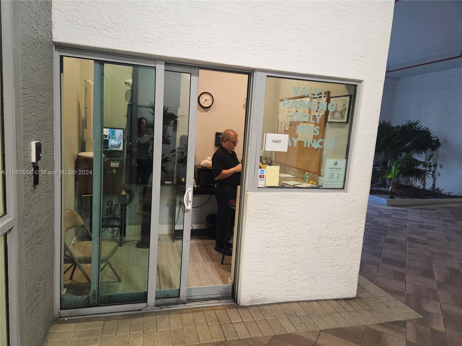 HOLLYWOOD STATION RES CON - Residential Lease