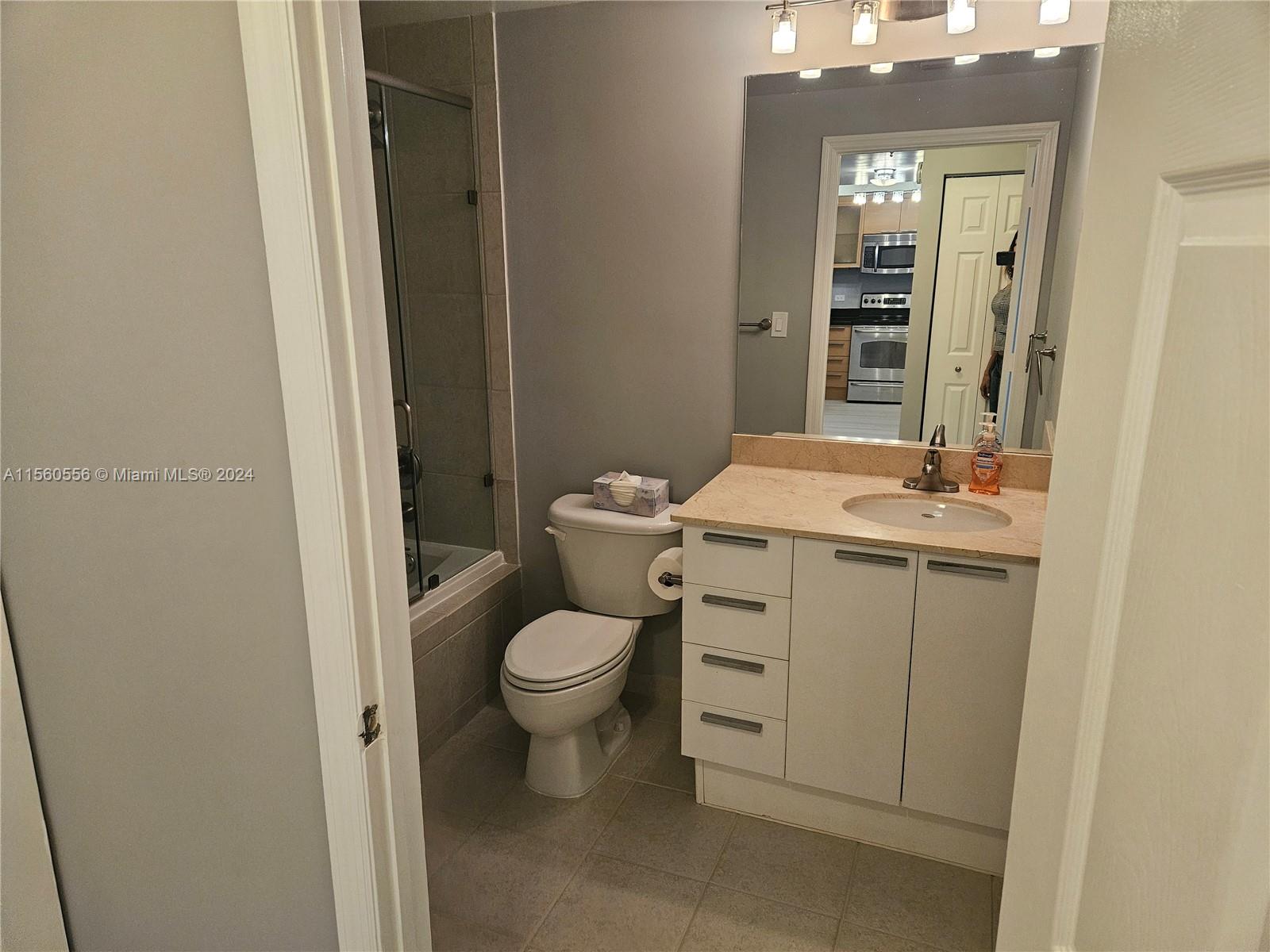 HOLLYWOOD STATION RES CON - Residential Lease