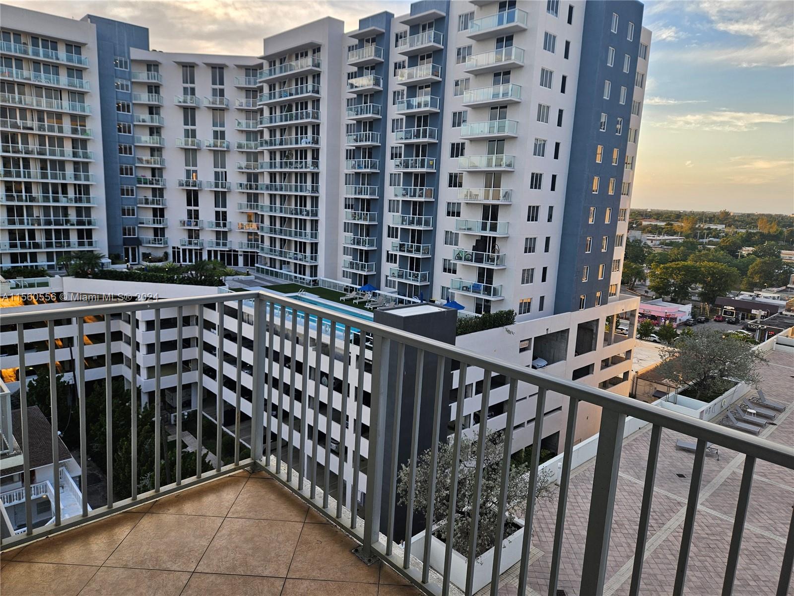 HOLLYWOOD STATION RES CON - Residential Lease