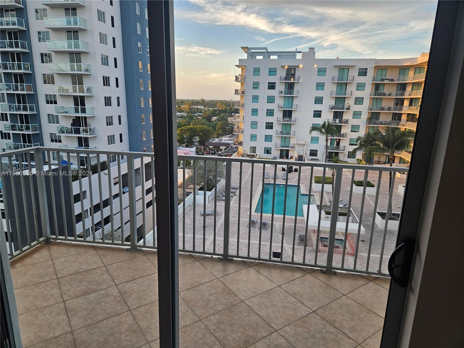 HOLLYWOOD STATION RES CON - Residential Lease