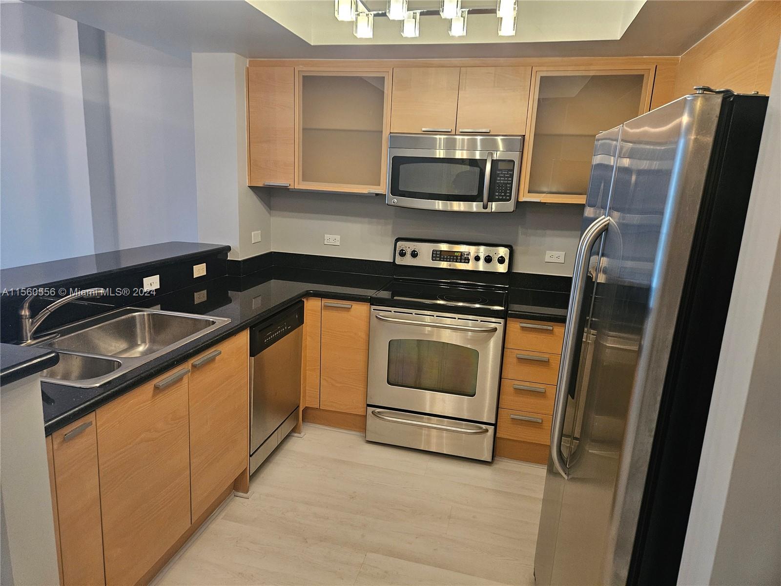 HOLLYWOOD STATION RES CON - Residential Lease