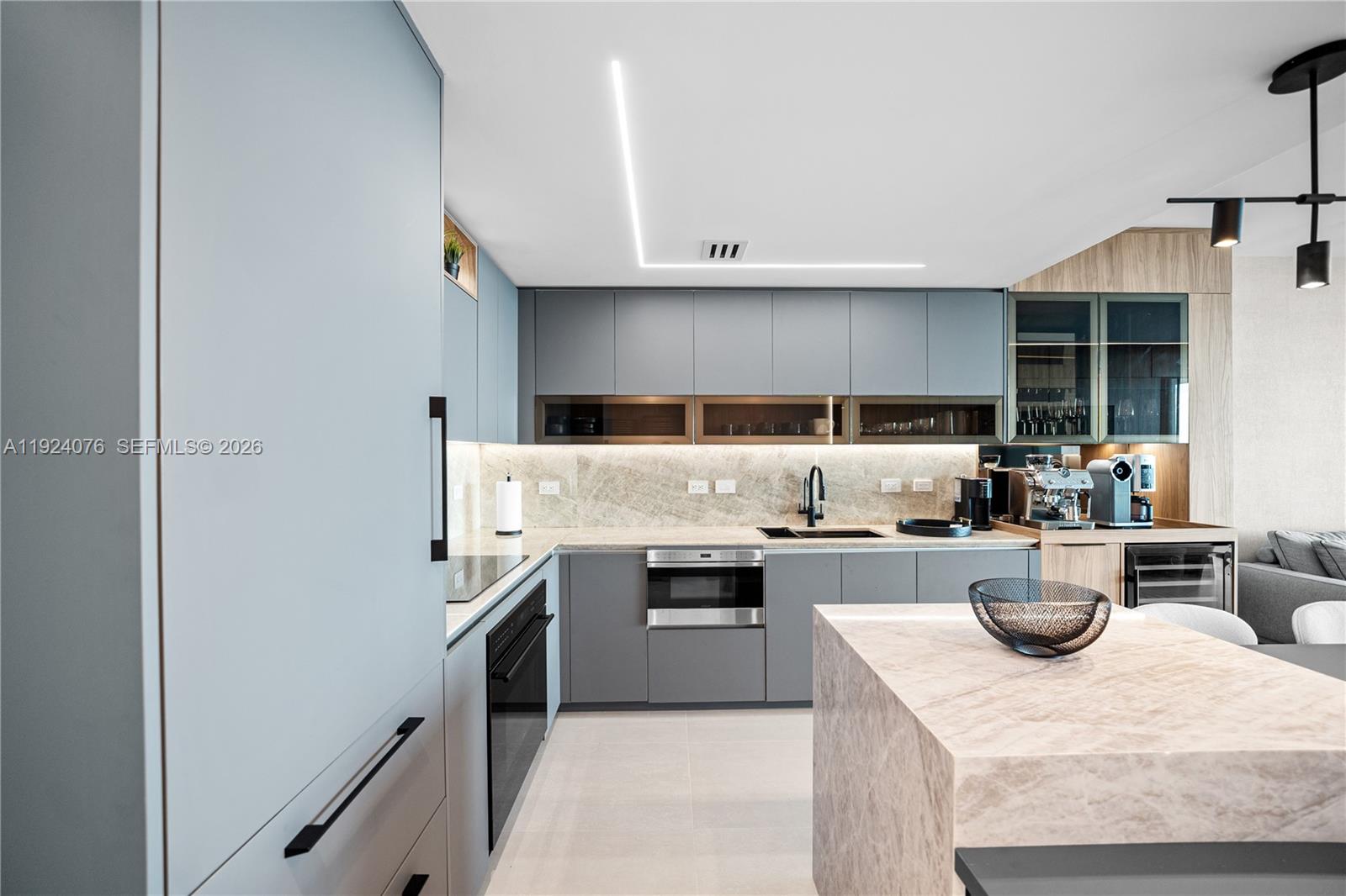 ONE PARAISO CONDO - Residential