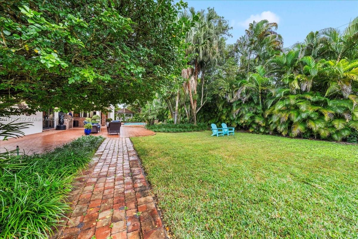 PINECREST GROVE - Residential