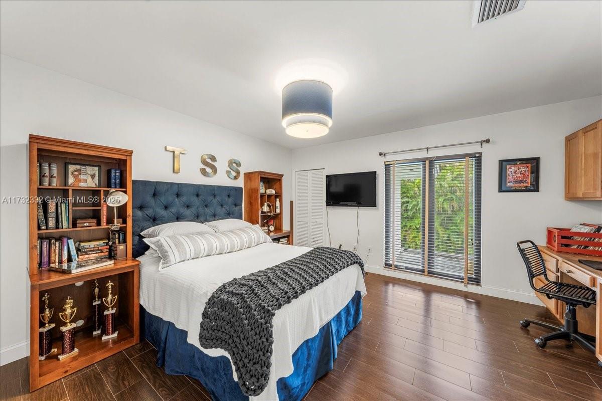 PINECREST GROVE - Residential