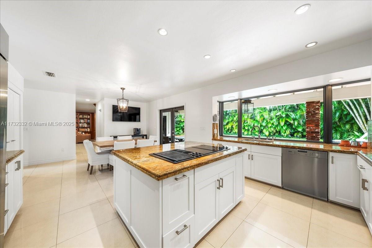 PINECREST GROVE - Residential