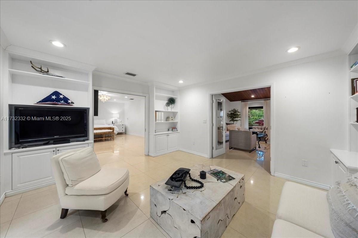 PINECREST GROVE - Residential