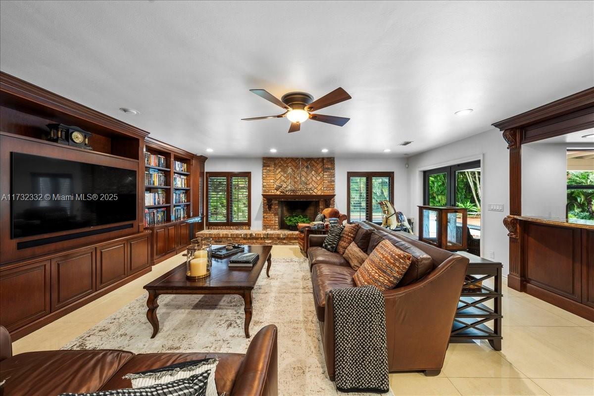 PINECREST GROVE - Residential
