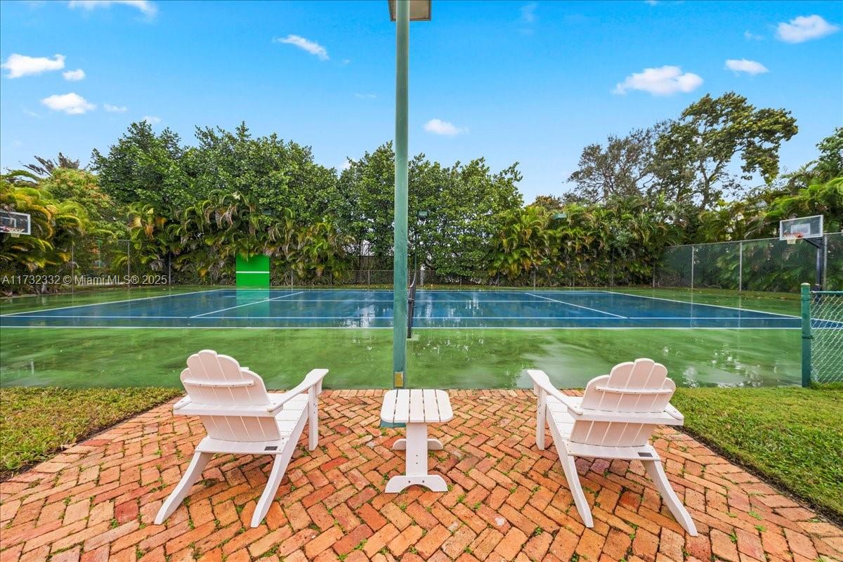 PINECREST GROVE - Residential
