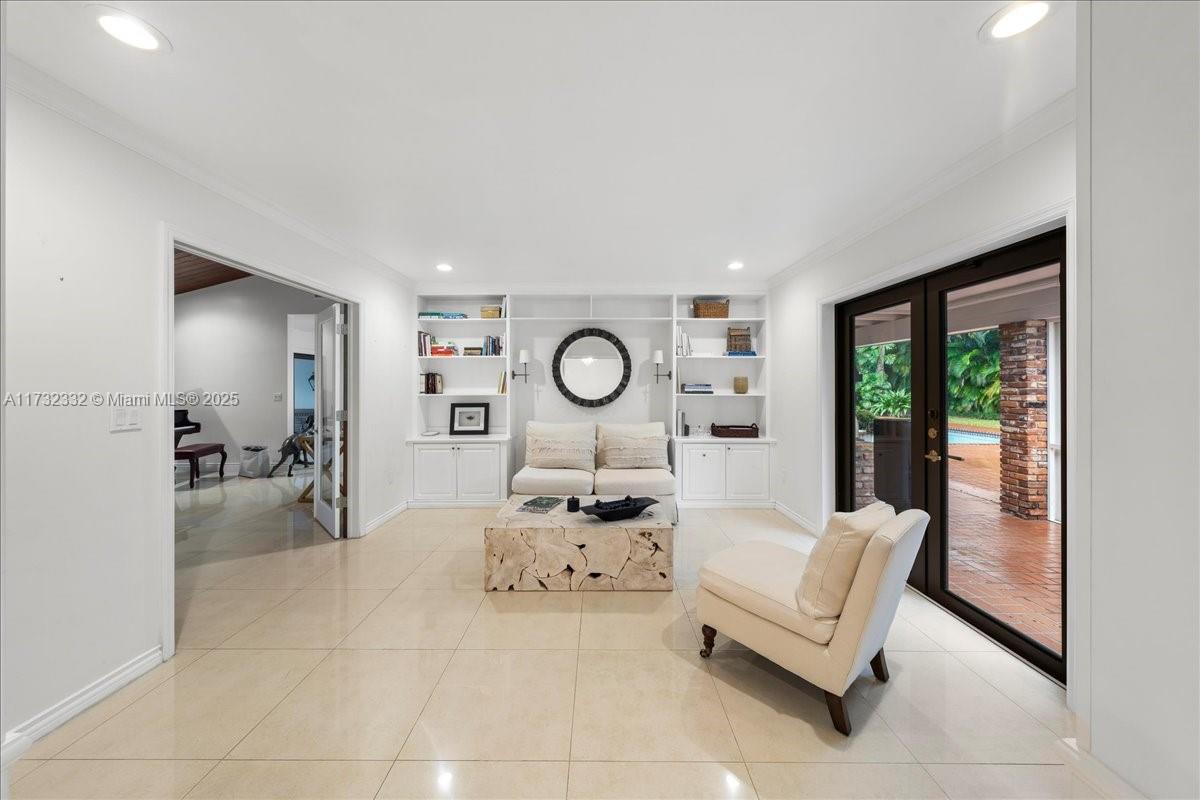 PINECREST GROVE - Residential