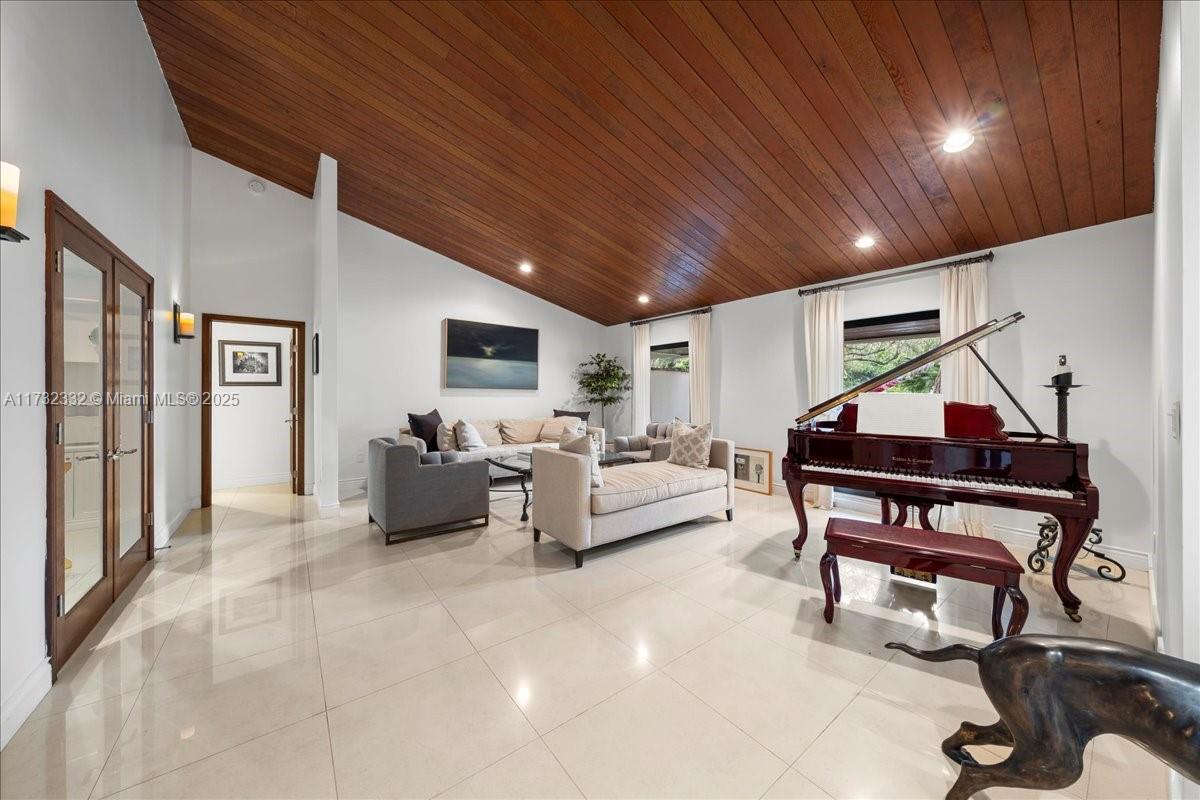 PINECREST GROVE - Residential