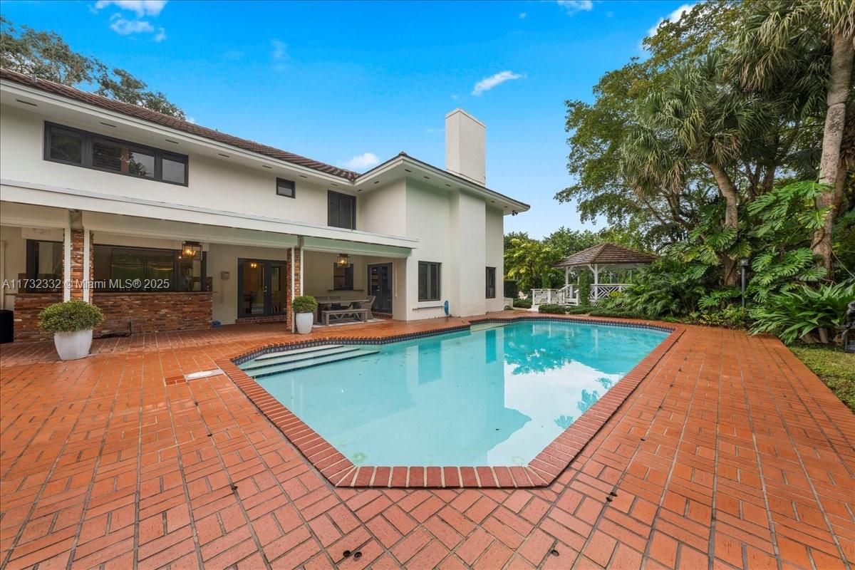 PINECREST GROVE - Residential