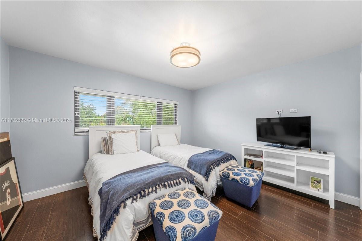 PINECREST GROVE - Residential