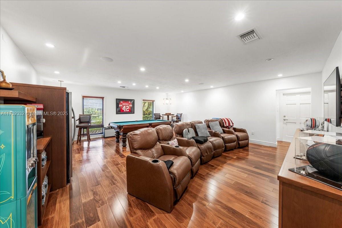 PINECREST GROVE - Residential