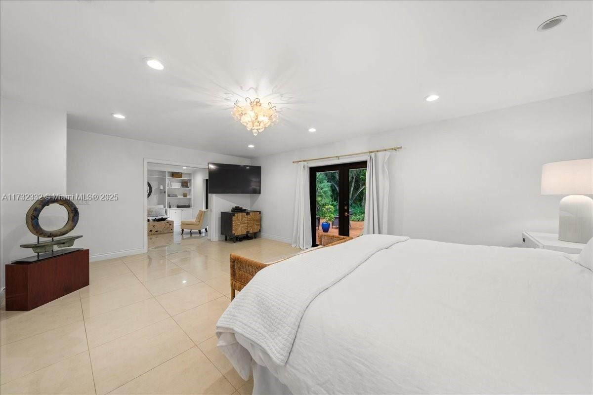 PINECREST GROVE - Residential