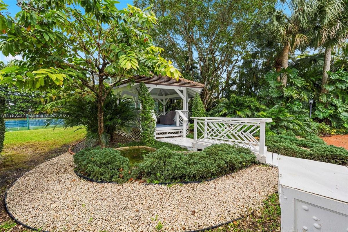 PINECREST GROVE - Residential