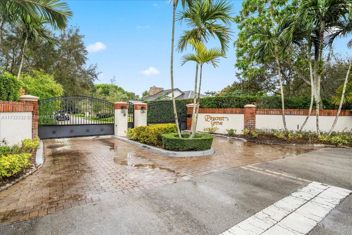 PINECREST GROVE - Residential