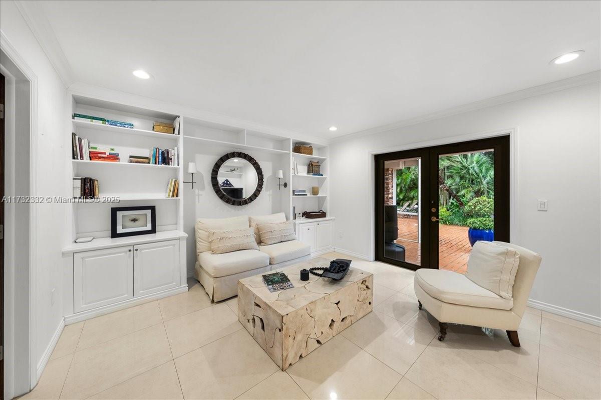 PINECREST GROVE - Residential