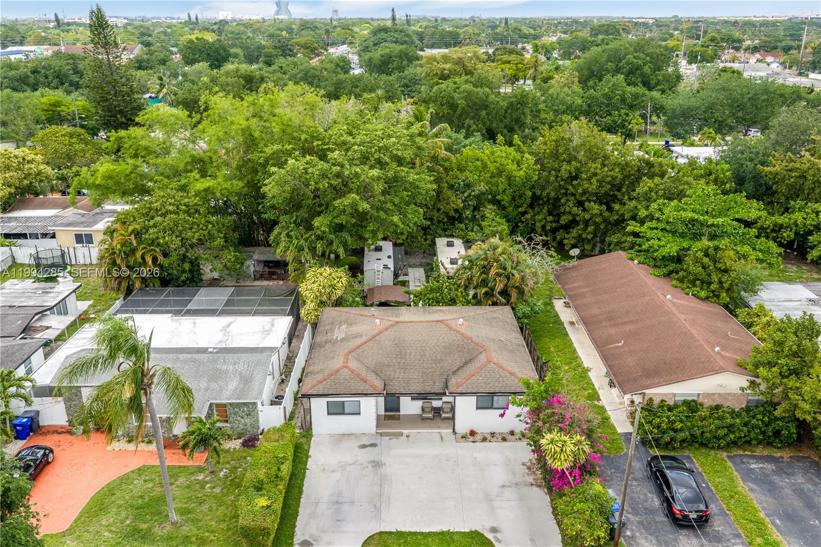 HOLLYWOOD BEACH GARDENS - Residential