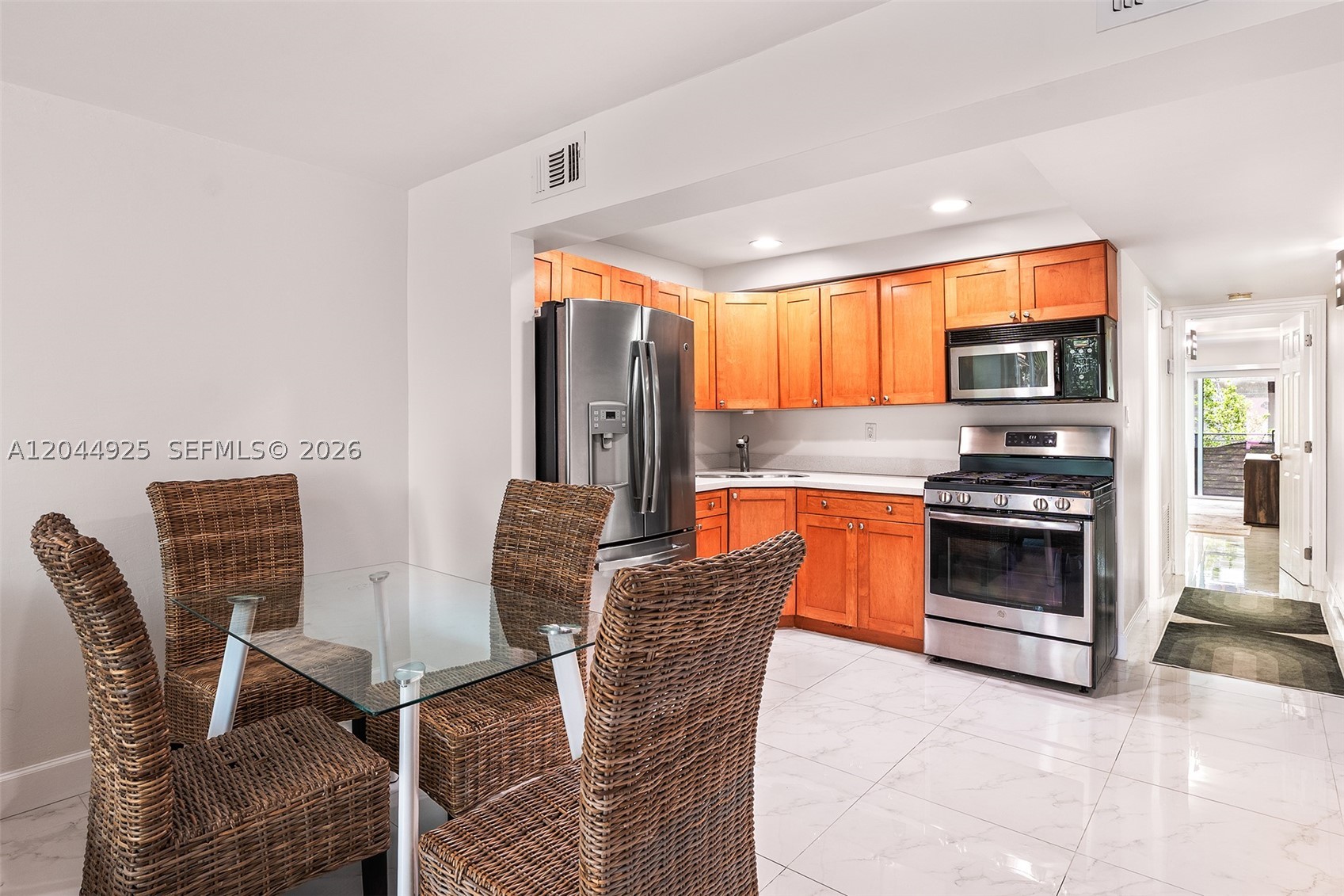ISLAND CLUB OF SOUTH BEACH - Residential