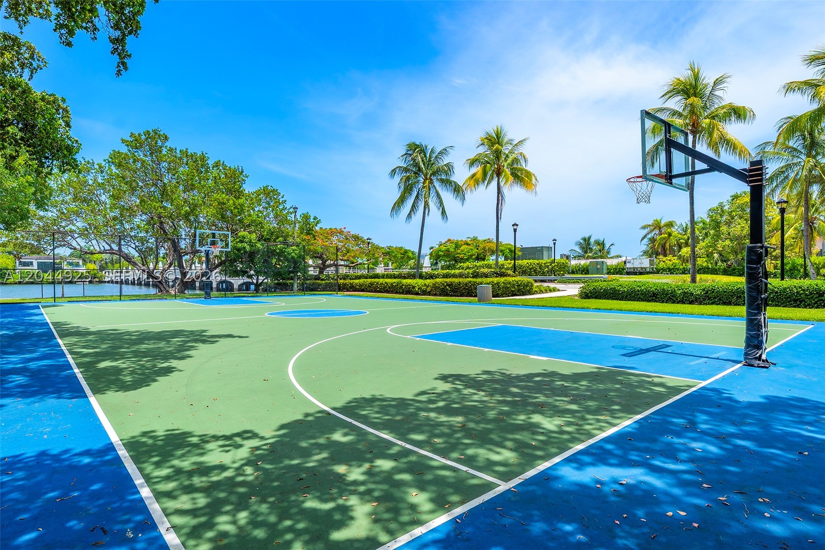 ISLAND CLUB OF SOUTH BEACH - Residential
