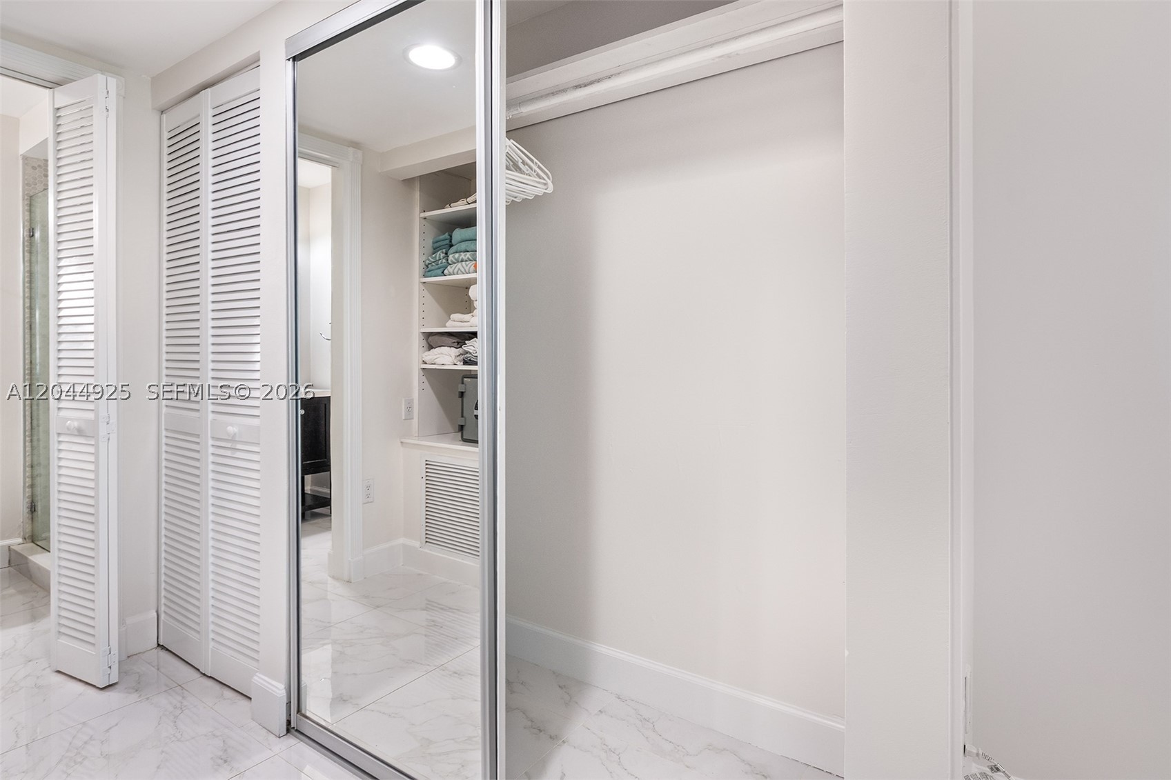 ISLAND CLUB OF SOUTH BEACH - Residential