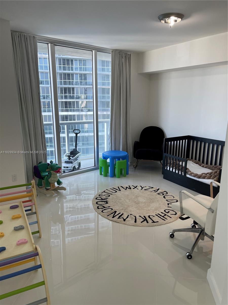 ICONBRICKELL CONDO NO 1 - Residential