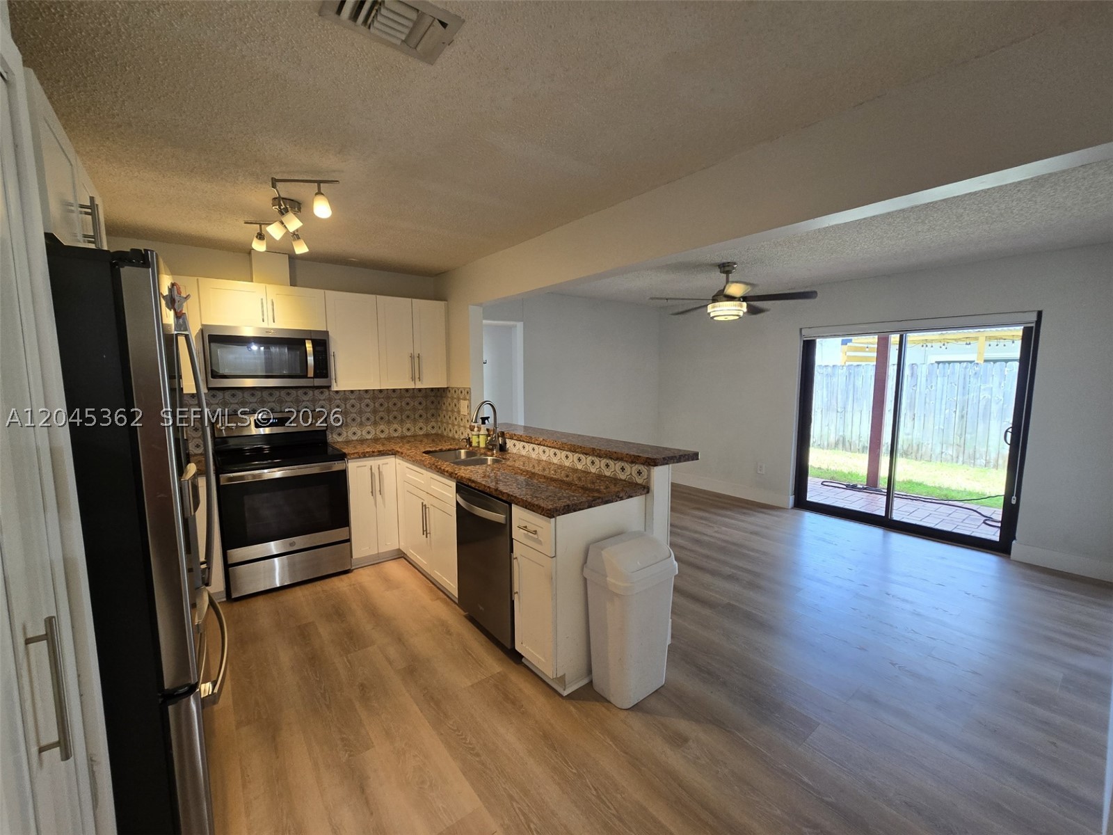 LES CHALETS II - Residential Lease