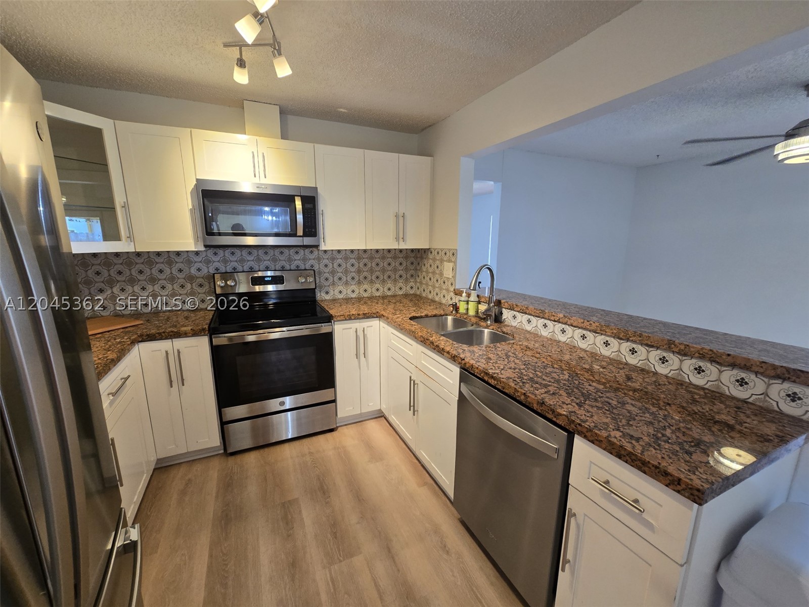 LES CHALETS II - Residential Lease