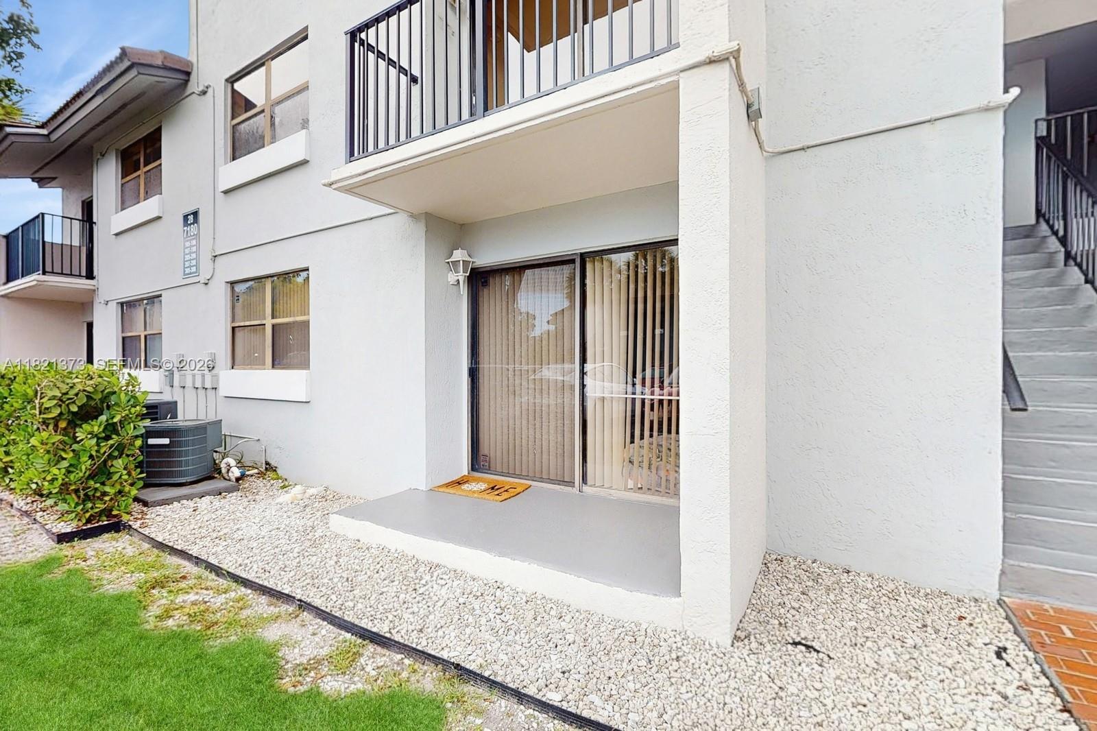 Welcome to this stunning 1-bedroom, 2-bath home that has been fully updated from top to bottom!
Enjoy a modern kitchen, stylish bathrooms, new flooring, and your own private pool-perfect for relaxing or entertaining. This home is move-in ready and built to impress. New AC Unit Jan 2026