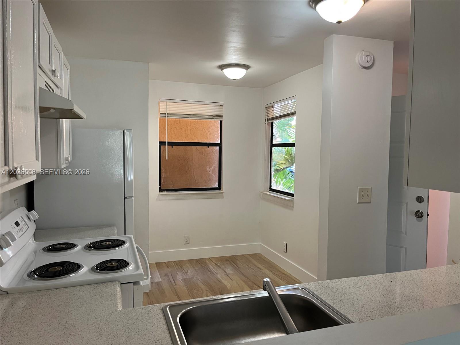 CIRCLE VILLAS (THE) CONDO - Residential
