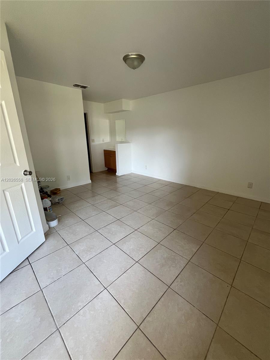 CIRCLE VILLAS (THE) CONDO - Residential