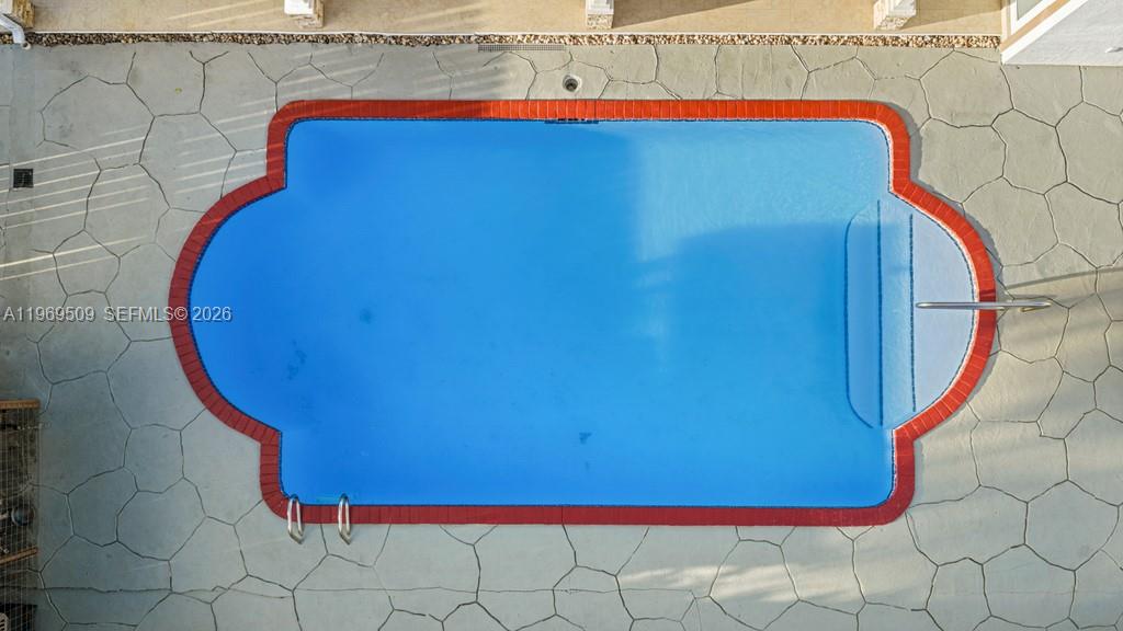 TAMIAMI LAKES SEC 1 - Residential