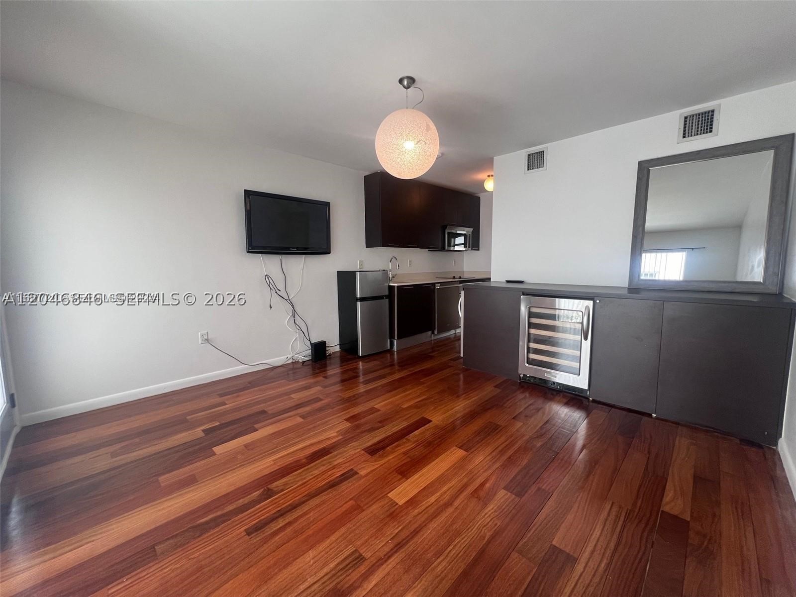 ETRURIA CONDO - Residential