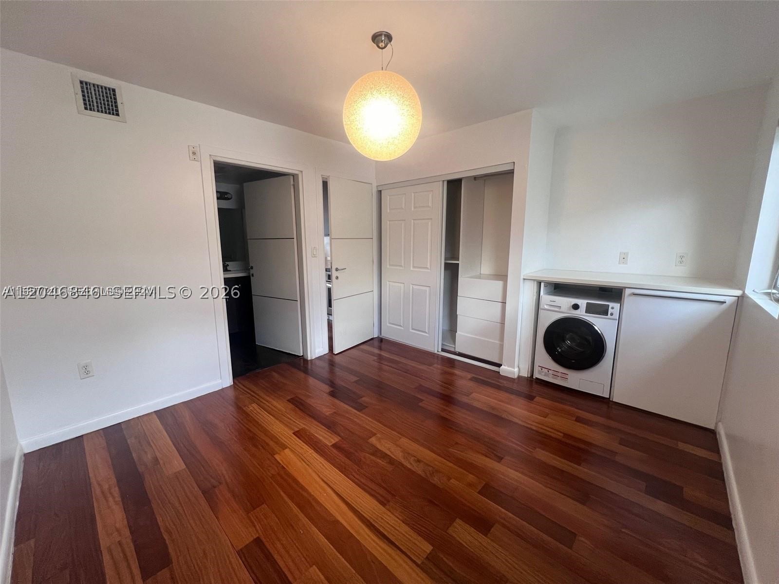 ETRURIA CONDO - Residential