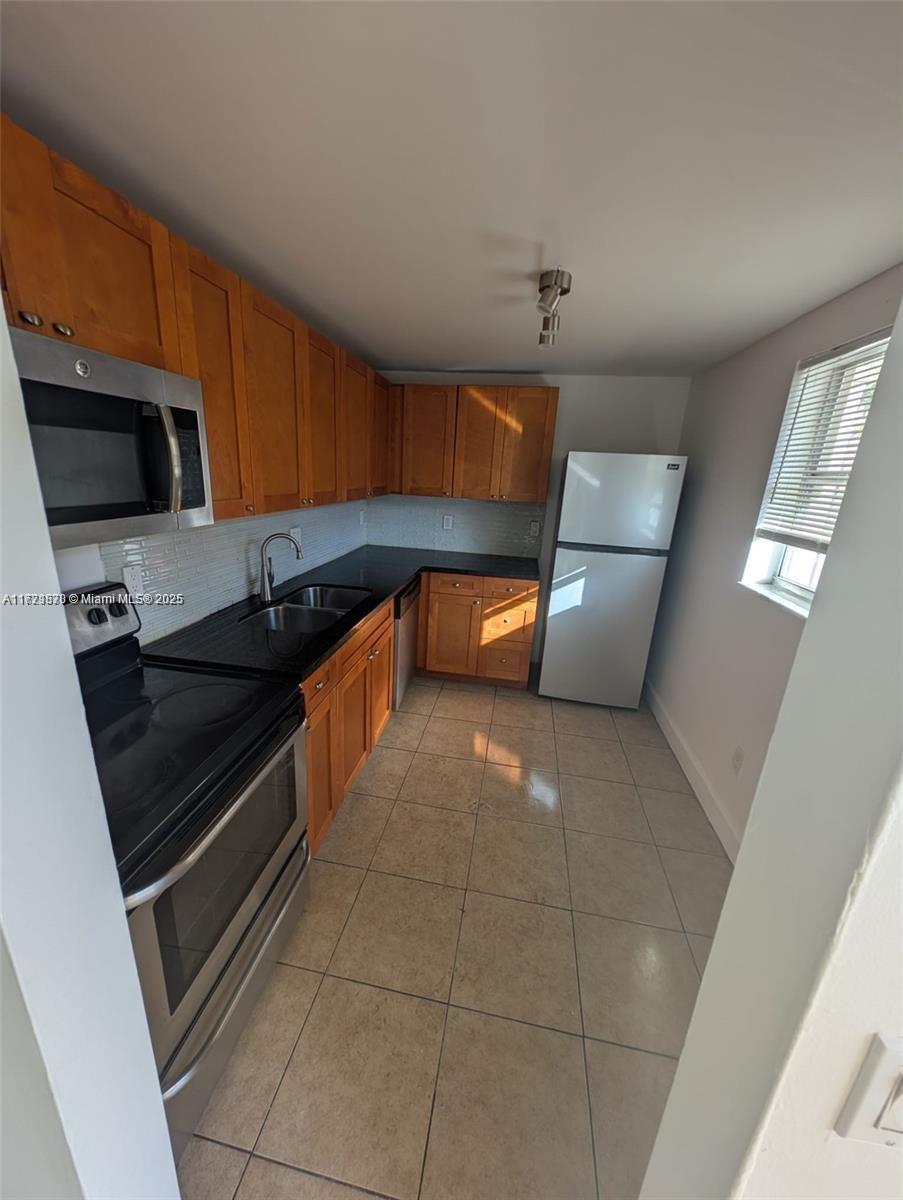 BROOKFIELD SQUARE CONDO - Residential