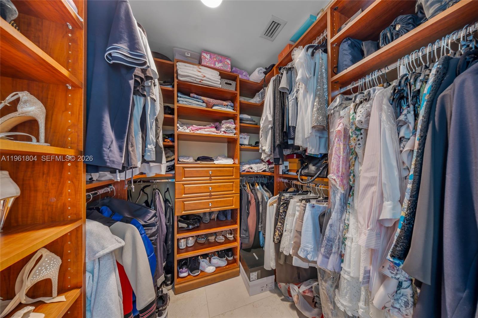 PLATINUM CONDO - Residential