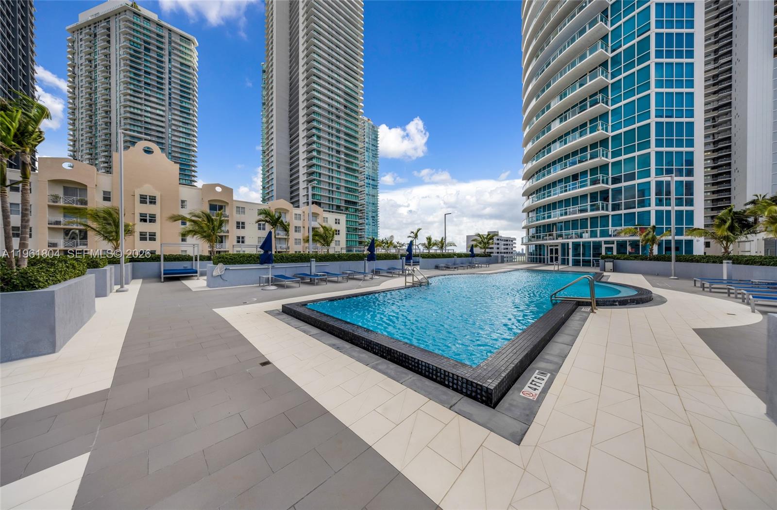 PLATINUM CONDO - Residential