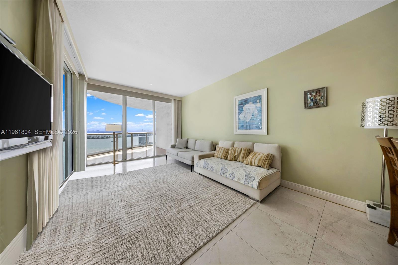 PLATINUM CONDO - Residential