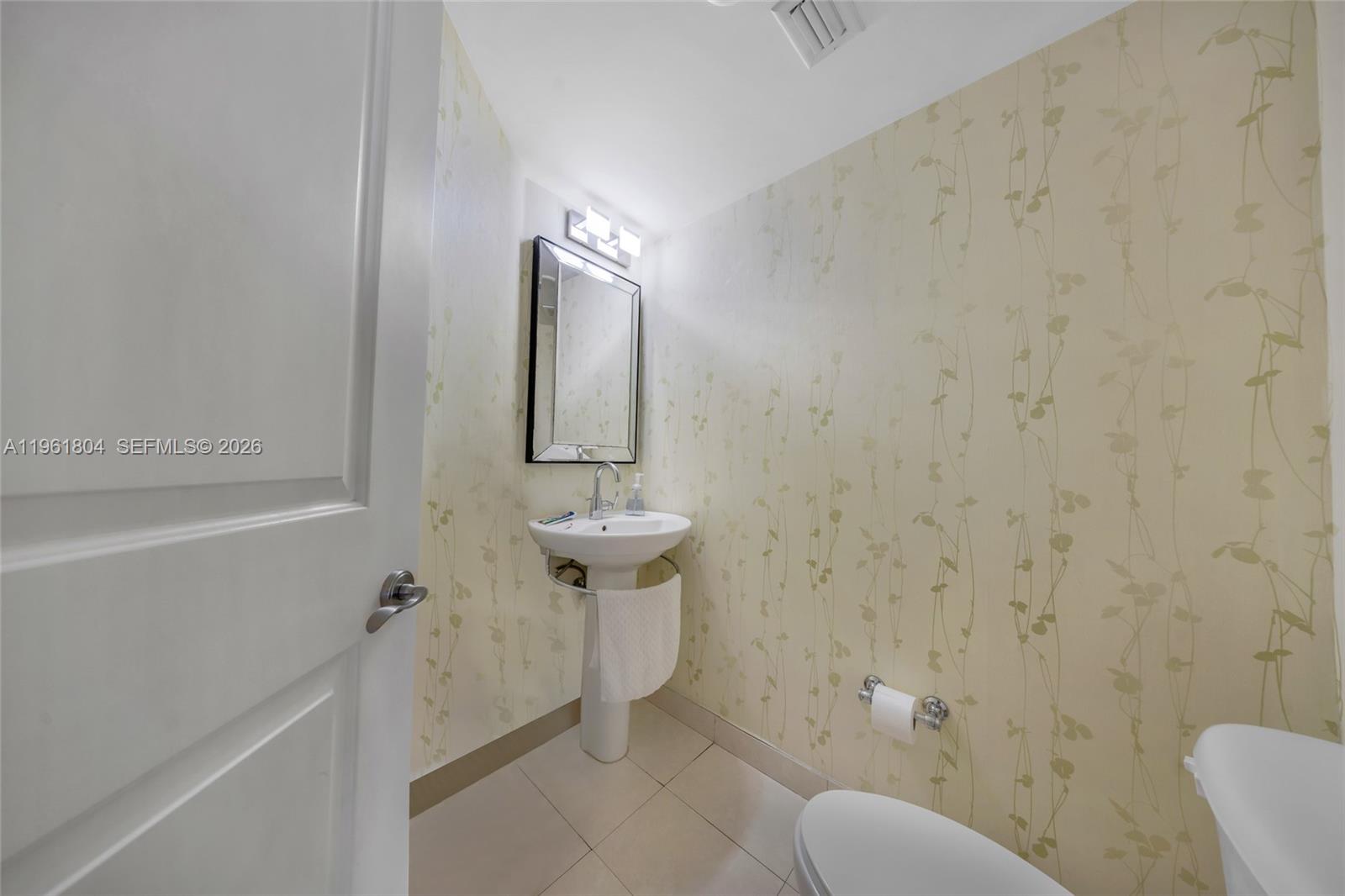 PLATINUM CONDO - Residential