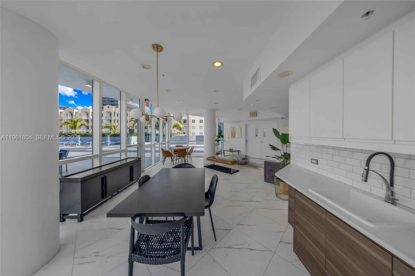 PLATINUM CONDO - Residential
