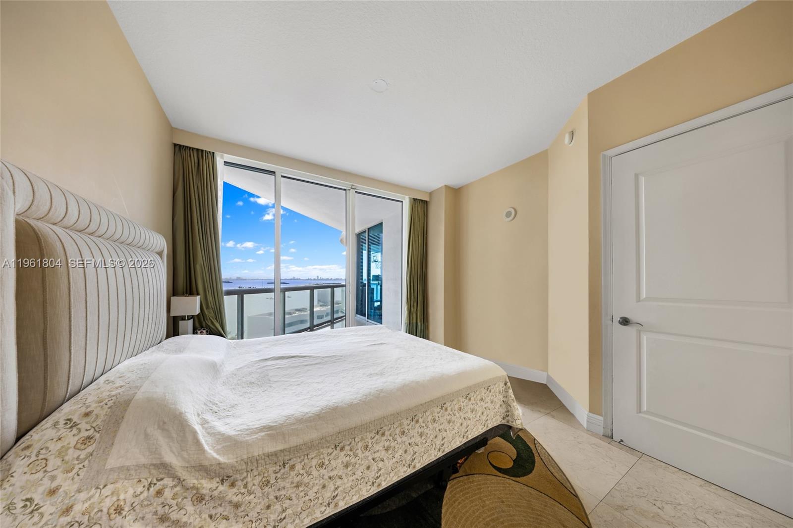 PLATINUM CONDO - Residential