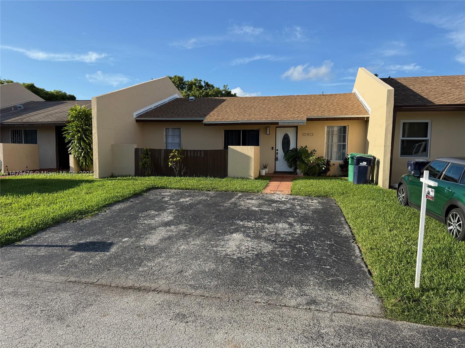 DEVON-AIRE VILLAS SEC 5 - Residential