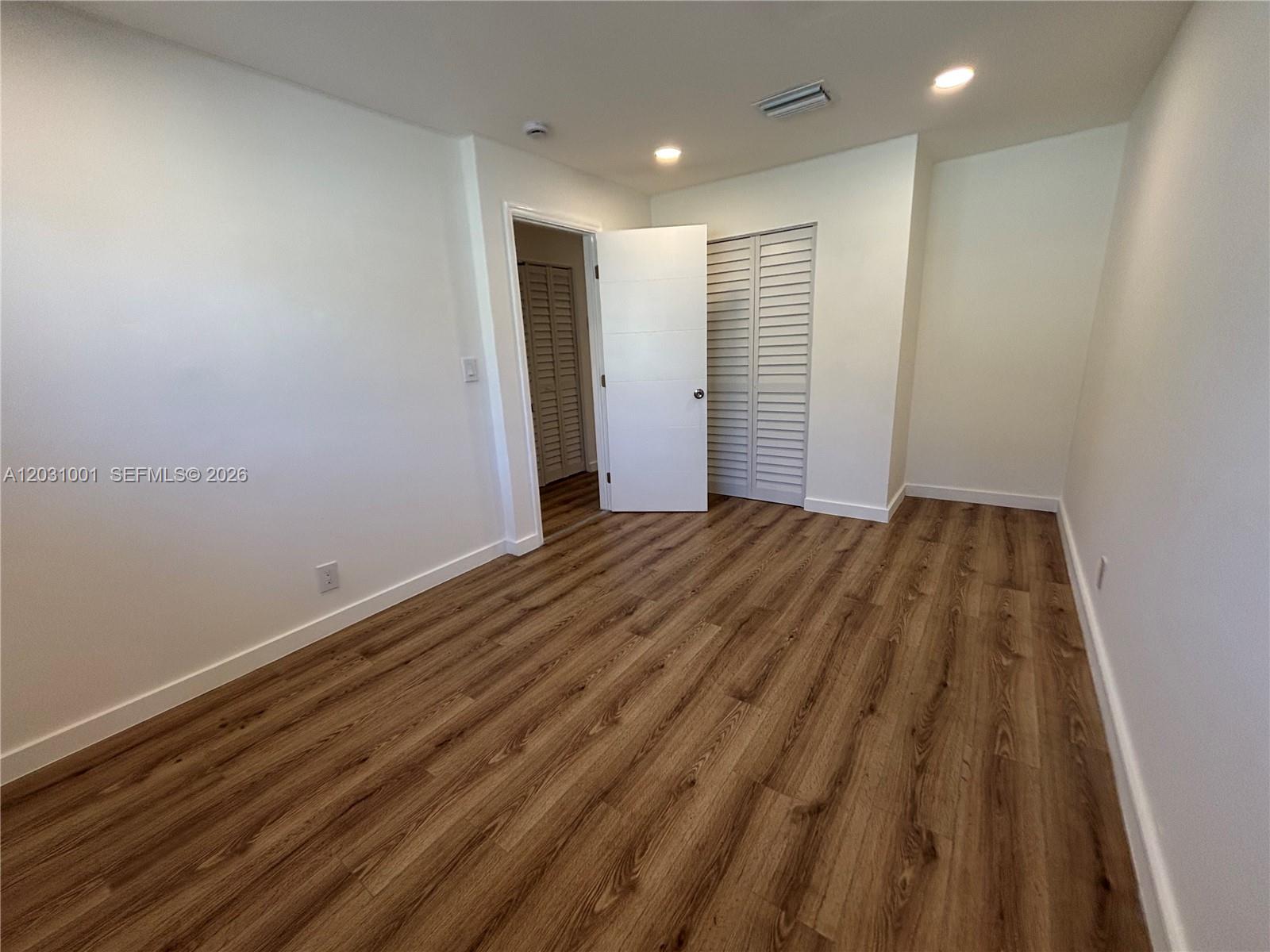HOLLYWOOD LITTLE RANCHES - Residential Lease