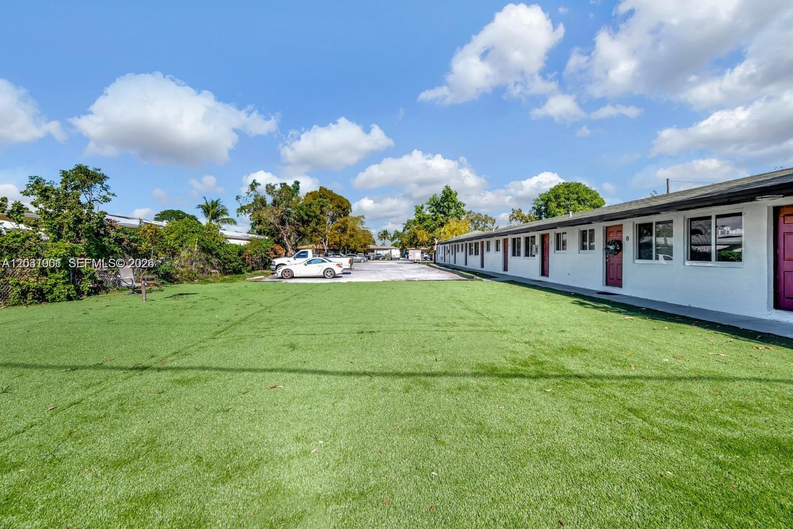 HOLLYWOOD LITTLE RANCHES - Residential Lease