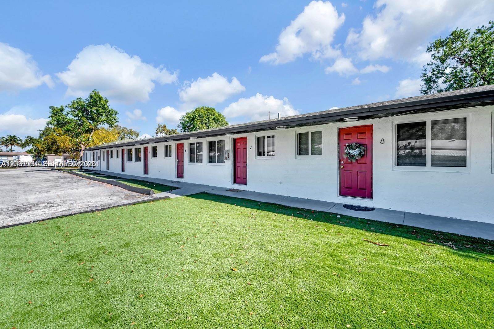 HOLLYWOOD LITTLE RANCHES - Residential Lease