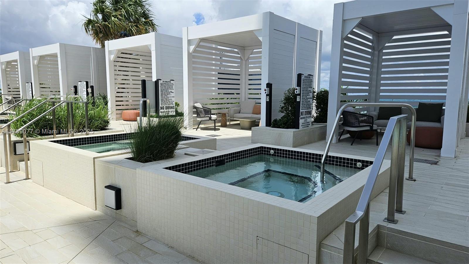 ASTON MARTIN - Residential