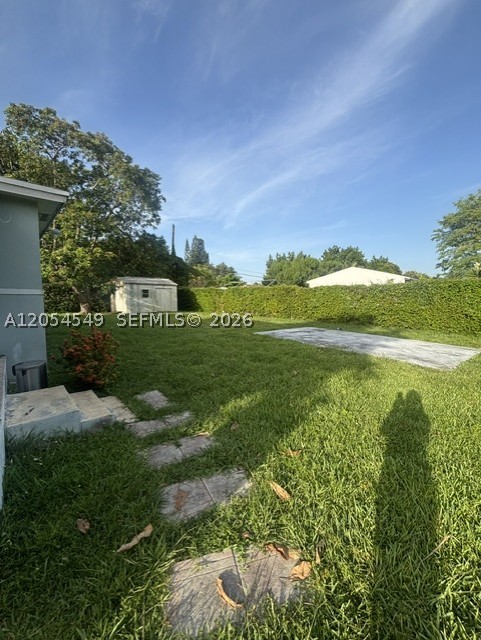 BISCAYNE GARDENS SEC F PA - Residential Lease