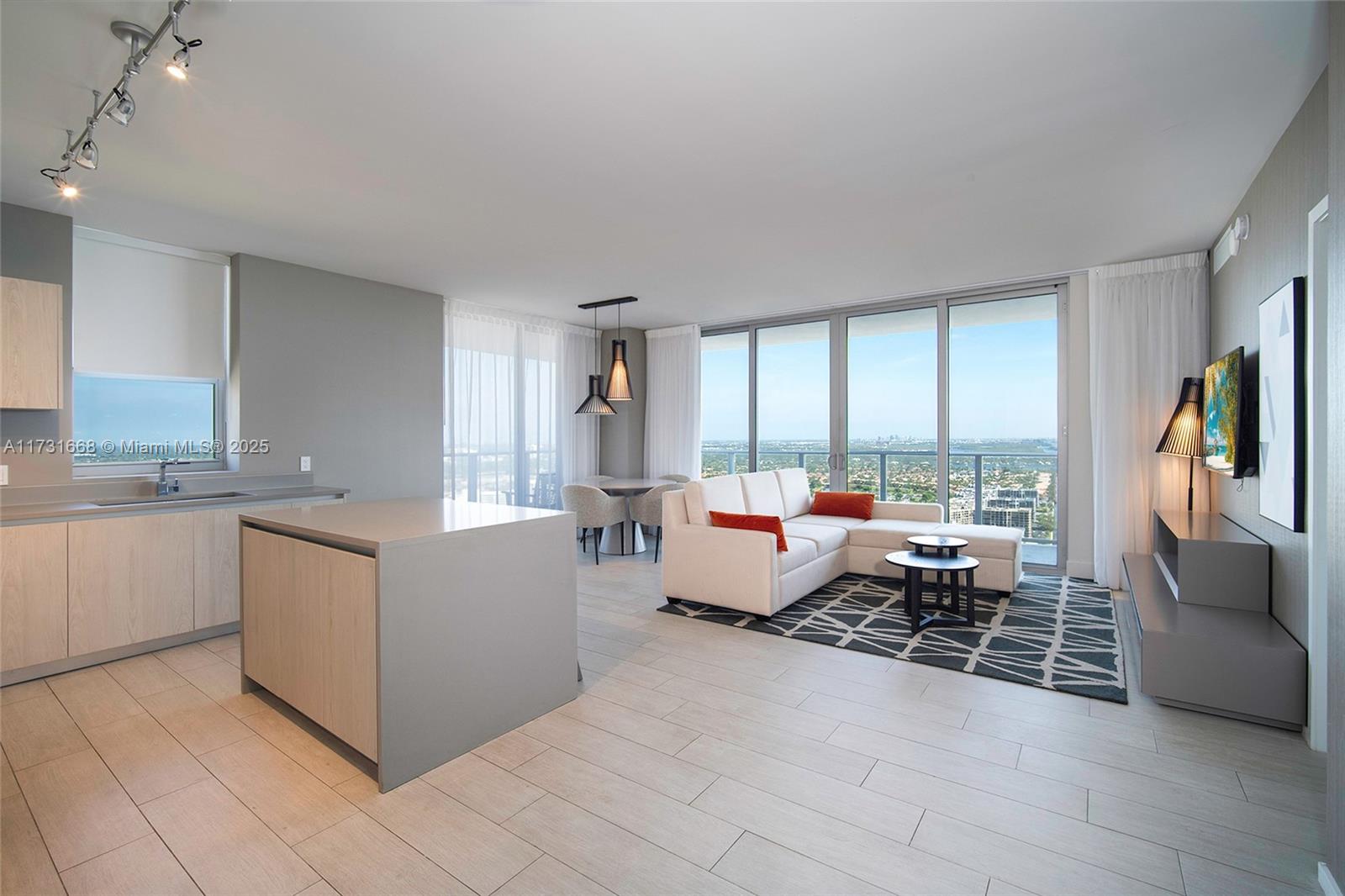 Hyde Beach House - Residential