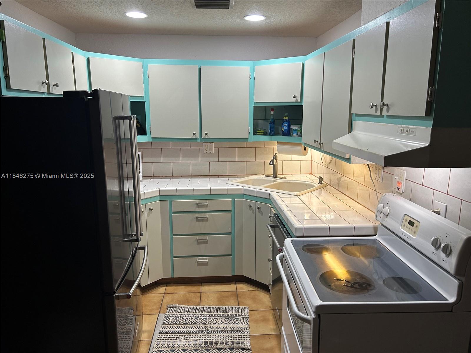 PLAYLAND VILLAGE SEC 4 - Residential Lease